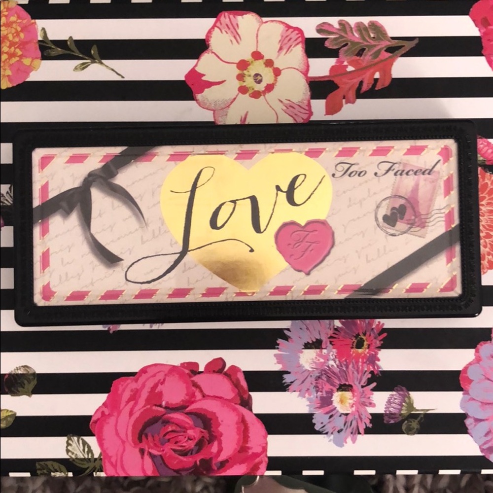 Too Faced Eyeshadow Pallet